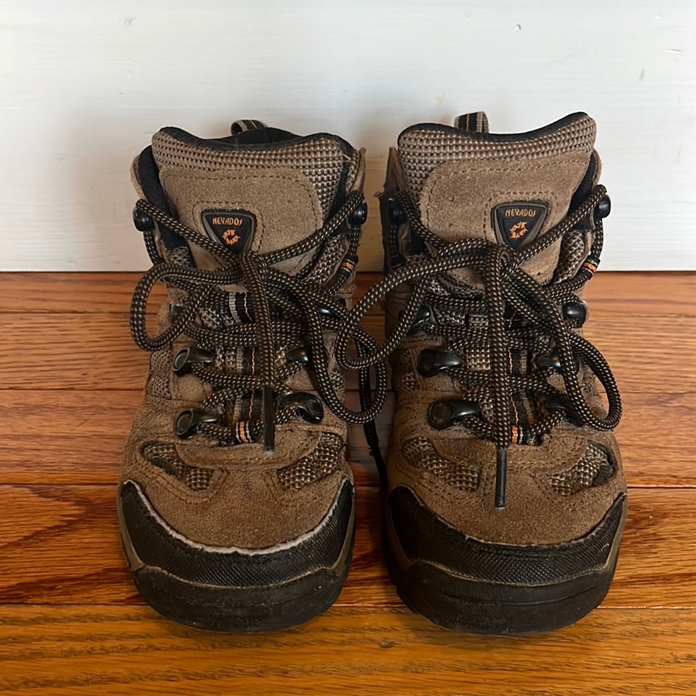 Nevados size 13 hiking boot